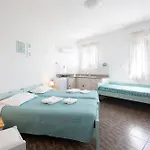 Dora's & Apart-hotel