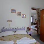 Dora's & Mégas Yialós-Nítes