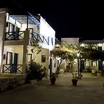 Dora's & Mégas Yialós-Nítes