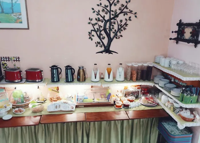 Dora's & Mégas Yialós-Nítes