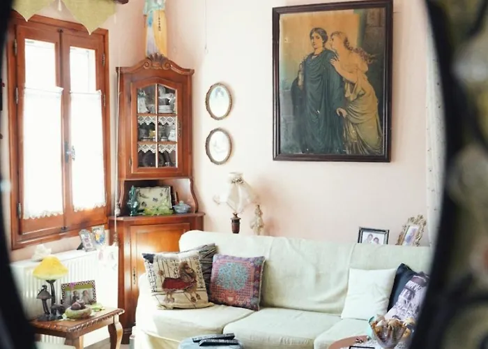 Dora's & 2* Mégas Yialós-Nítes