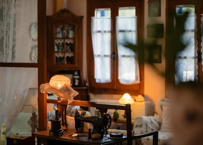 Dora's & 2* Mégas Yialós-Nítes