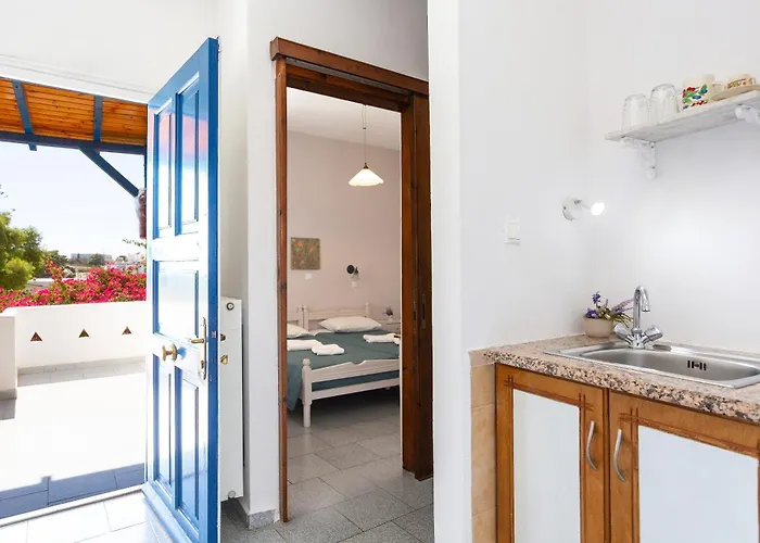 Dora's & Lägenhetshotell Mégas Yialós-Nítes