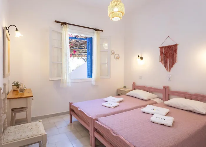 Dora's & Mégas Yialós-Nítes