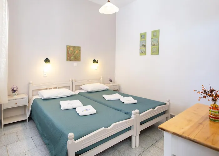 Dora's & 2* Mégas Yialós-Nítes