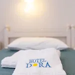 Dora's &
