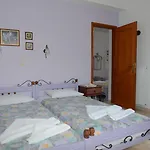 Dora's & Mégas Yialós-Nítes