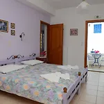 Dora's & Aparthotel