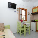 Dora's & Aparthotel 2*
