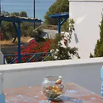 Dora's &