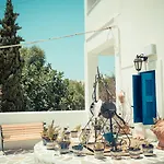 Dora's & Aparthotel