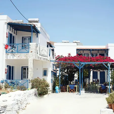 Dora's & 2* Mégas Yialós-Nítes