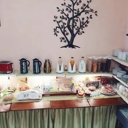 Dora's & Mégas Yialós-Nítes