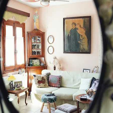 Dora's & 2* Mégas Yialós-Nítes