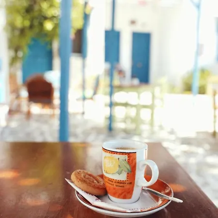 Dora's & 2* Mégas Yialós-Nítes