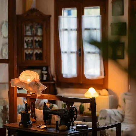 Dora's & 2* Mégas Yialós-Nítes