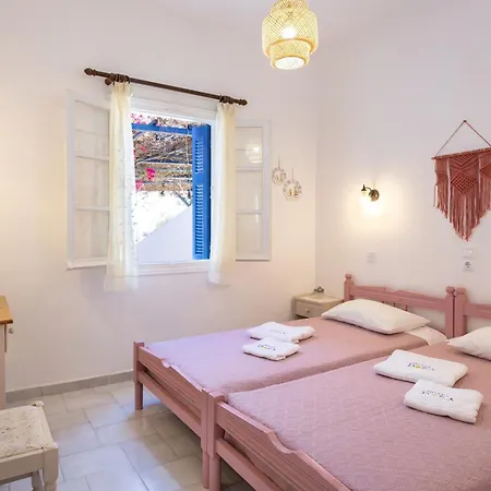 Dora's & Mégas Yialós-Nítes