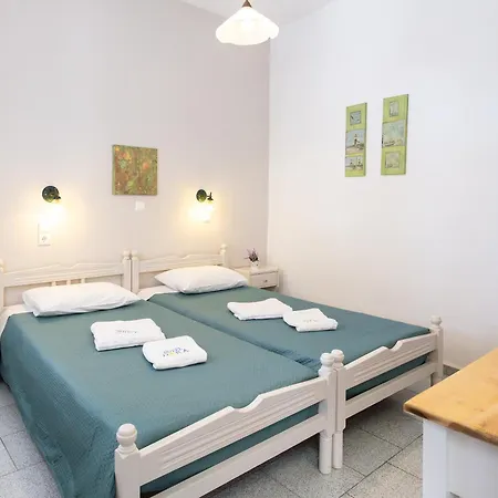 Dora's & 2* Mégas Yialós-Nítes