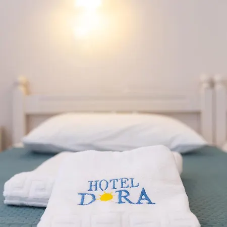 Dora's &