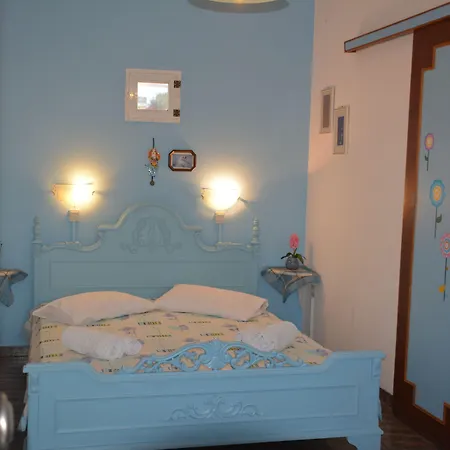 Dora's & 2* Mégas Yialós-Nítes