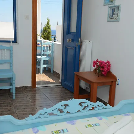 Dora's & 2* Mégas Yialós-Nítes