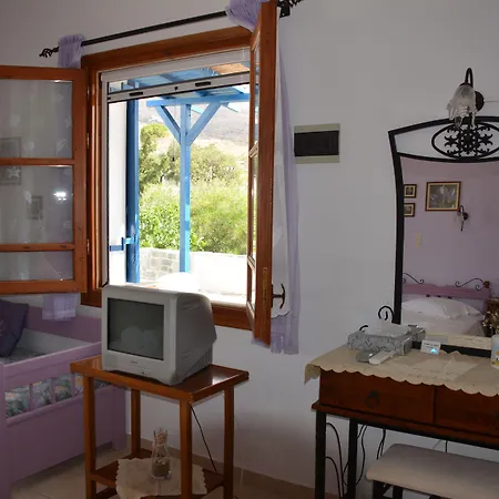 Dora's & 2* Mégas Yialós-Nítes