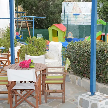 Dora's & 2* Mégas Yialós-Nítes