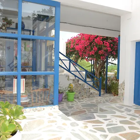 Dora's & 2* Mégas Yialós-Nítes