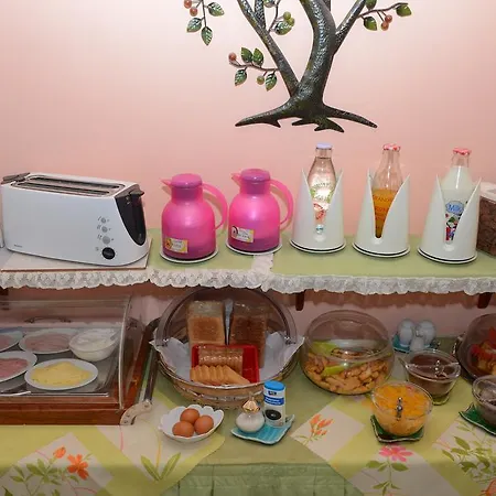 Dora's & Mégas Yialós-Nítes
