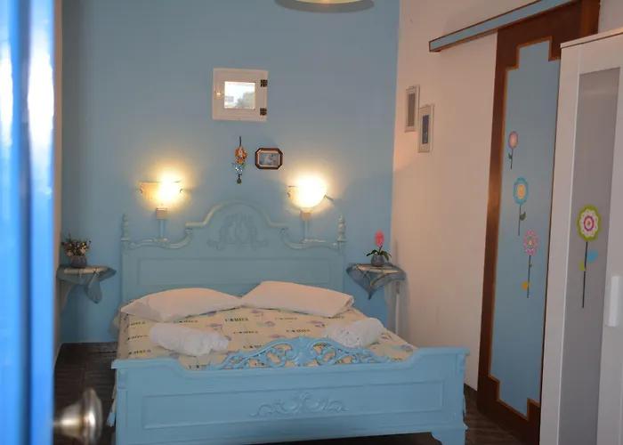 Dora's & 2* Mégas Yialós-Nítes