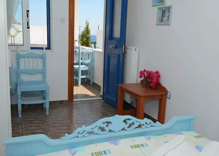 Dora's & 2* Mégas Yialós-Nítes