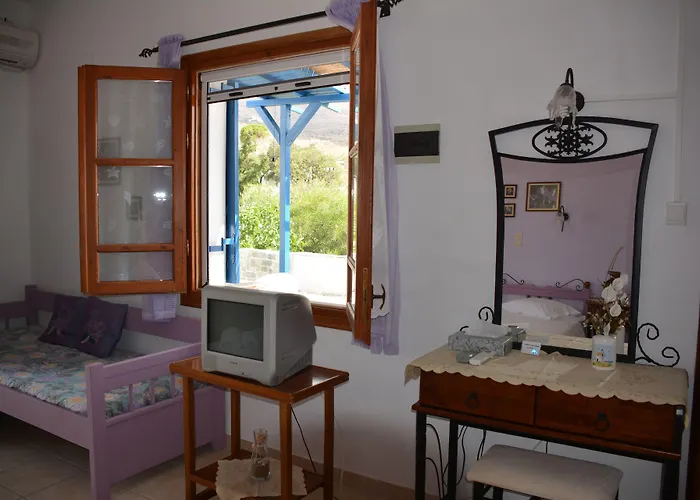 Dora's & 2* Mégas Yialós-Nítes