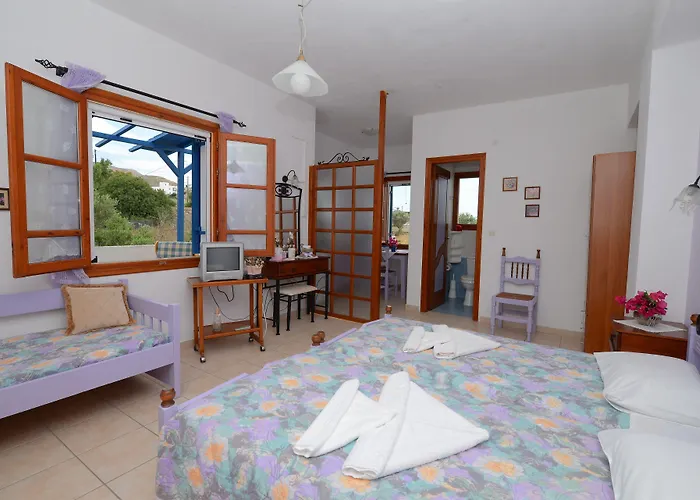 Dora's & Mégas Yialós-Nítes