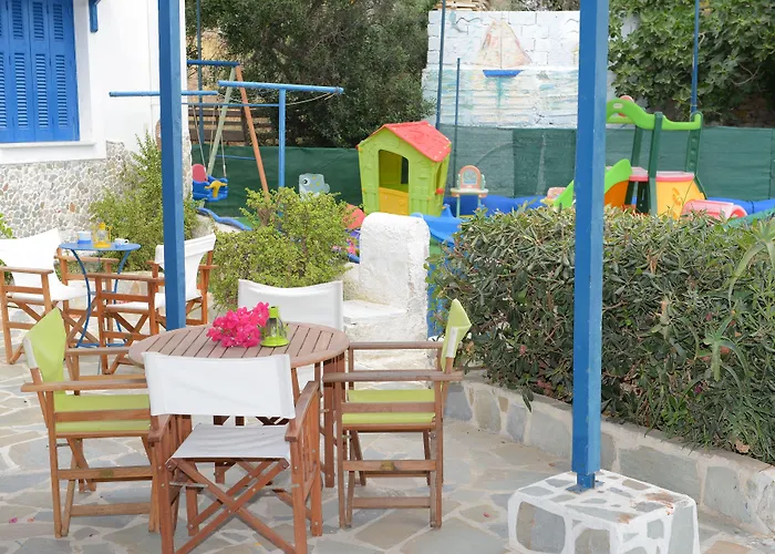 Dora's & 2* Mégas Yialós-Nítes