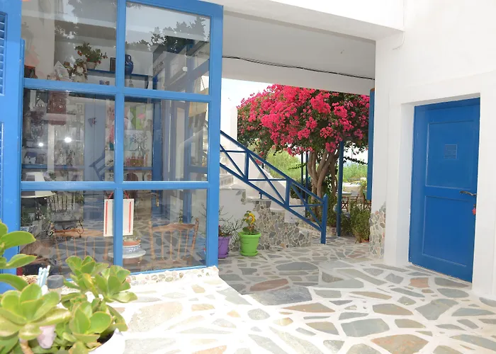 Dora's & 2* Mégas Yialós-Nítes